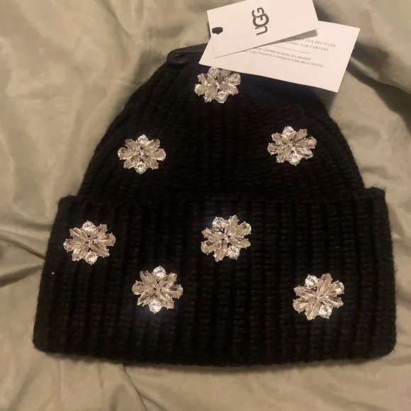 UGG EMBELLISHED KNIT CUFF BEANIE Nwts - Picture 4 of 11